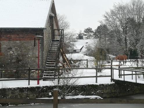 莫伯日L'Ecrin Du Val De Sambre住宿加早餐旅馆 外观 照片